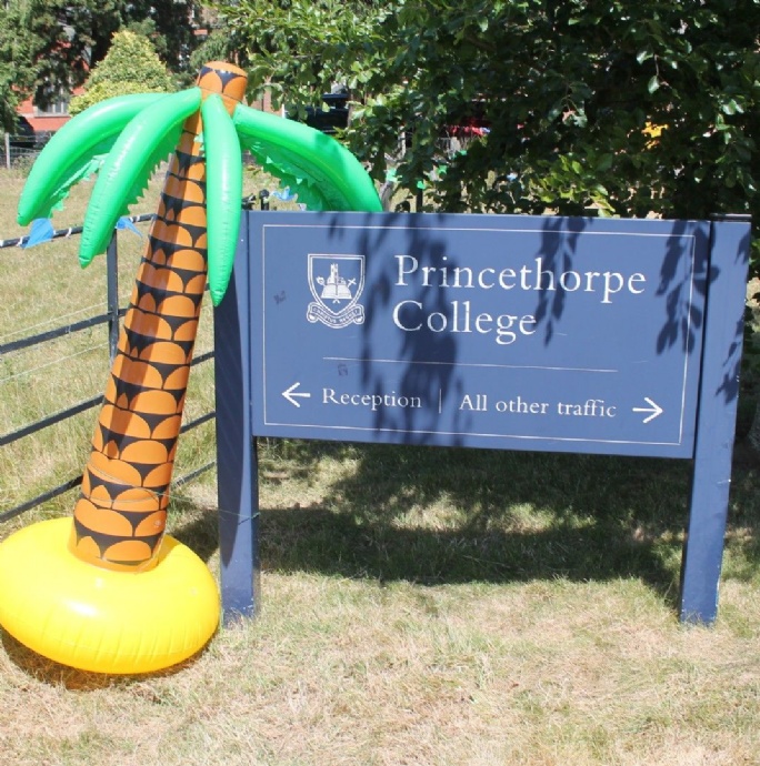 News &raquo; Hawaiian House Activities Day Was A Tropical Island Adventure